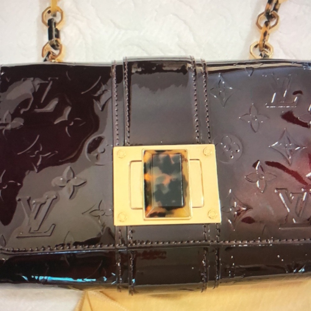 Louis Vuitton Patent Vernis Amarante Shoulder- Handbag with Gold Hardware - Picture 6 of 11